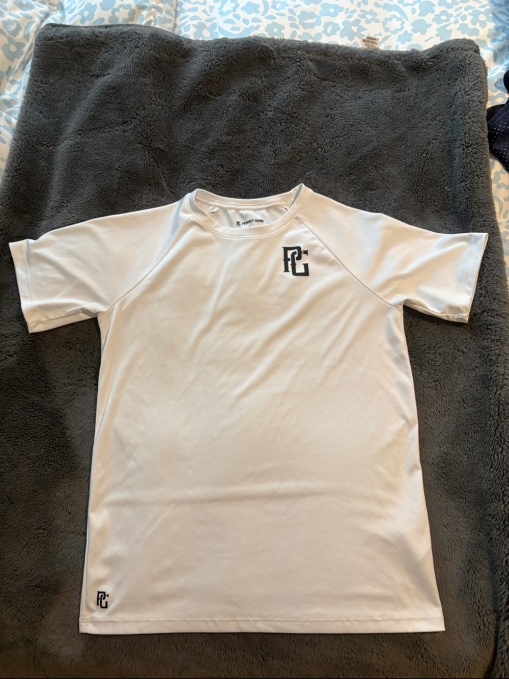 EUC Boys Perfect Game White Performance Athletic Tee size L (14-16)